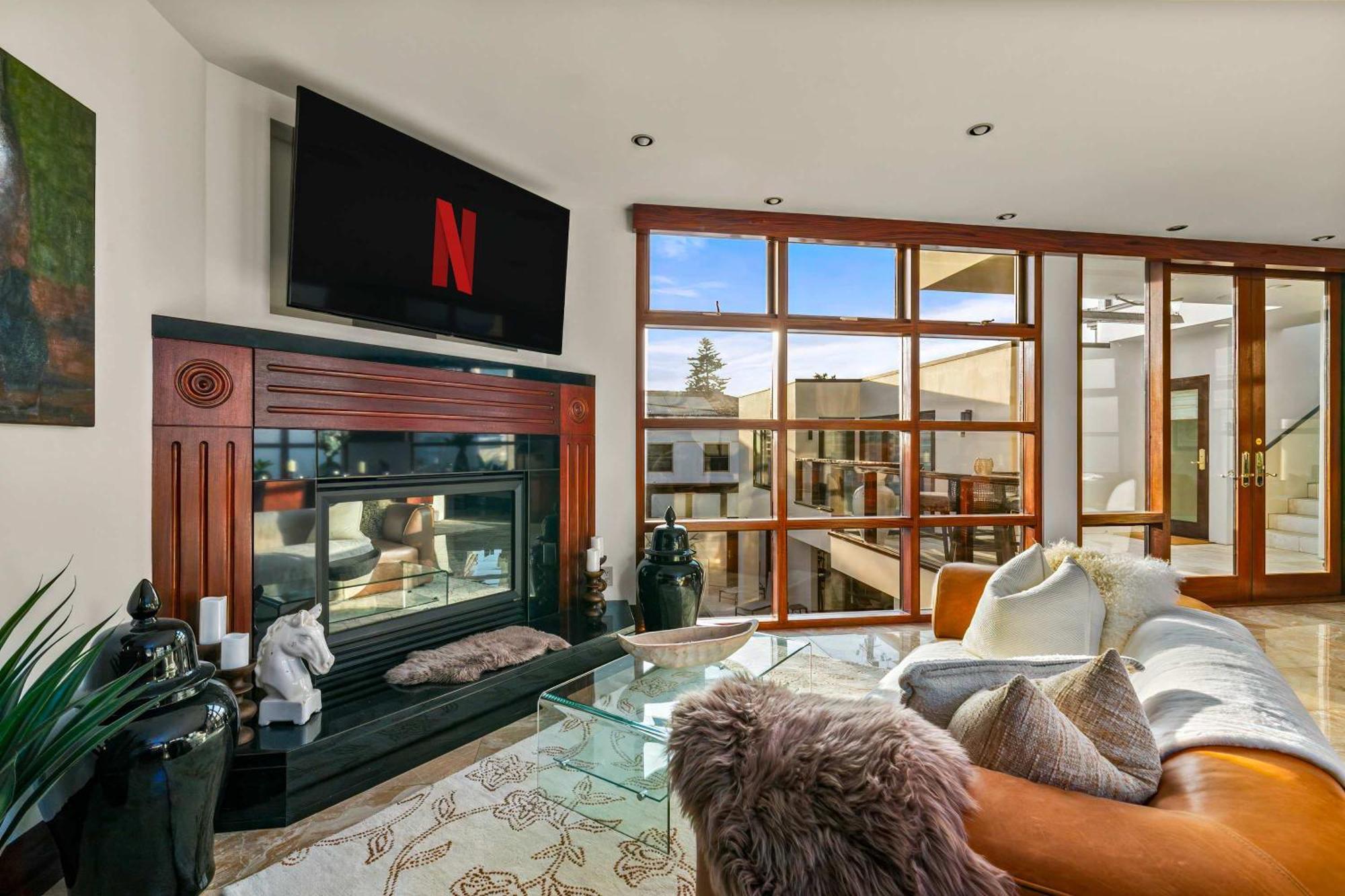 Brand New Listing Elegant 7br Masterpiece Walk To Shops & Dining Holiday home San Diego