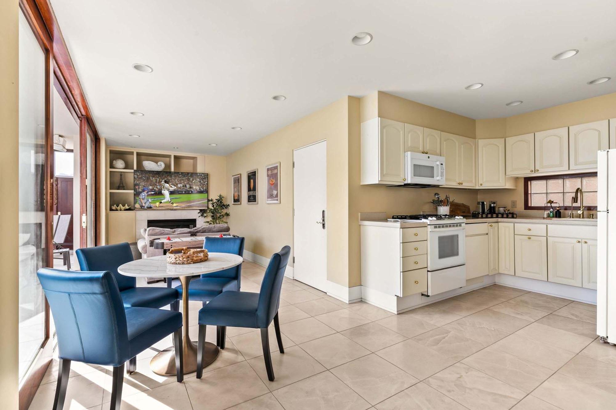 Brand New Listing Elegant 7br Masterpiece Walk To Shops & Dining * San Diego