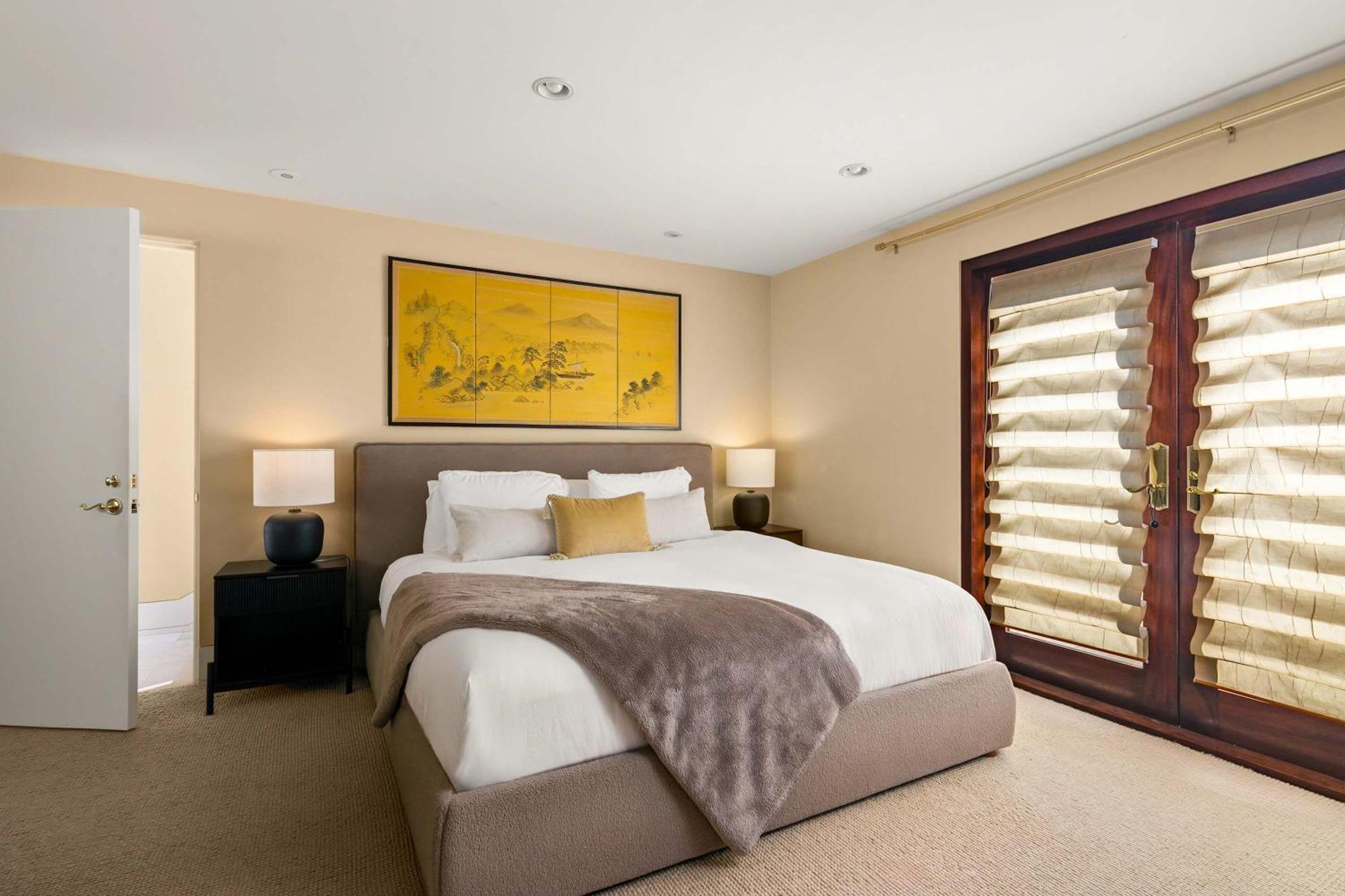 Brand New Listing Elegant 7br Masterpiece Walk To Shops & Dining