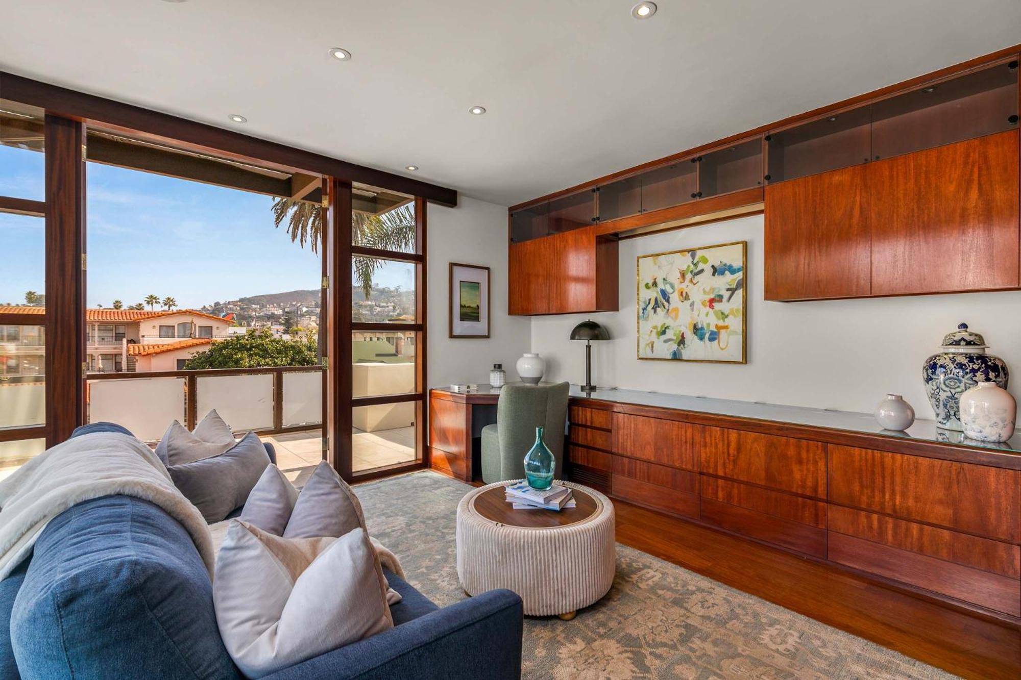 Brand New Listing Elegant 7br Masterpiece Walk To Shops & Dining Holiday home San Diego