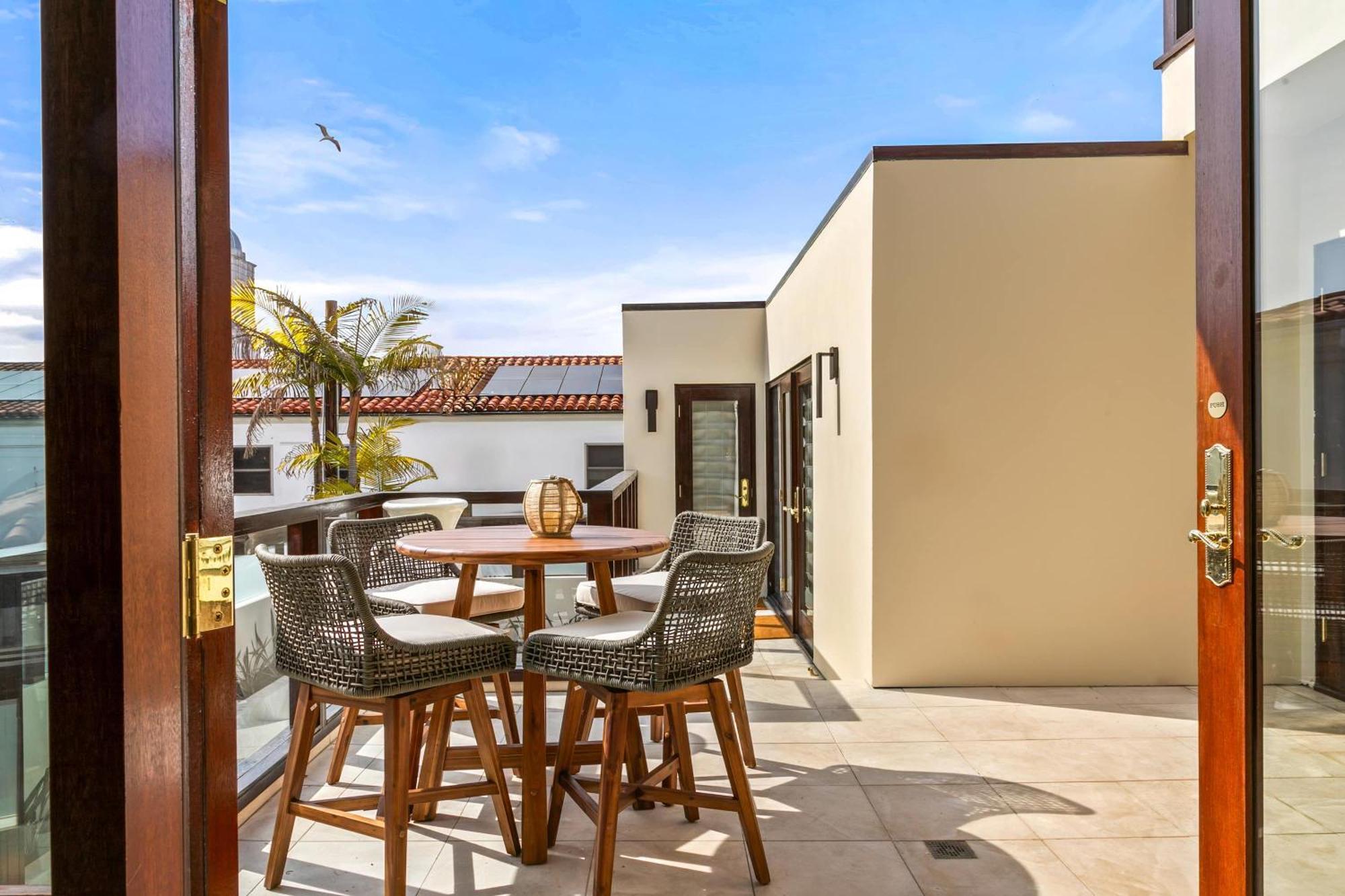 Brand New Listing Elegant 7br Masterpiece Walk To Shops & Dining
