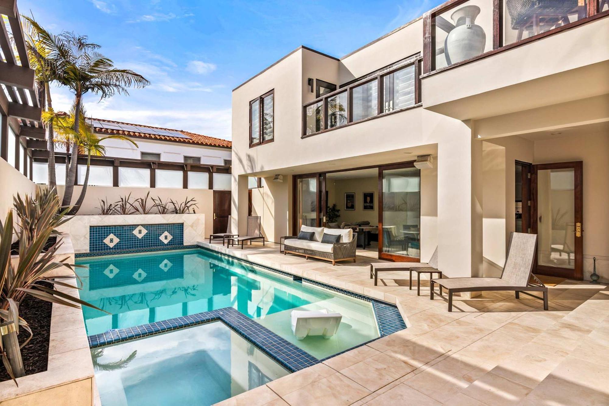 Brand New Listing Elegant 7br Masterpiece Walk To Shops & Dining Holiday home San Diego